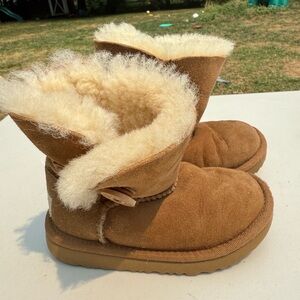Ugg Bailey II Button Boots in Chestnut